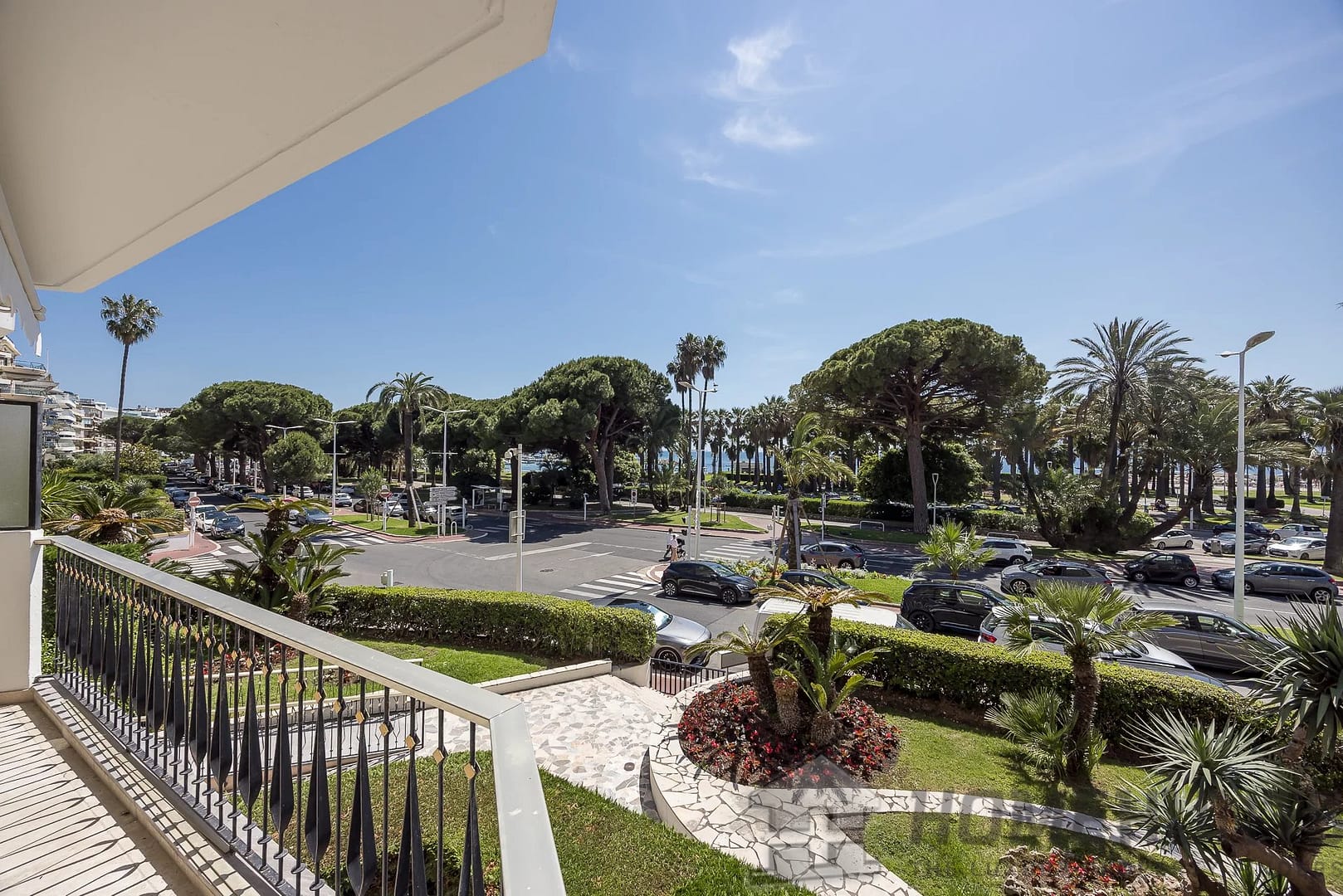 2 Bedroom Apartment in Cannes 7