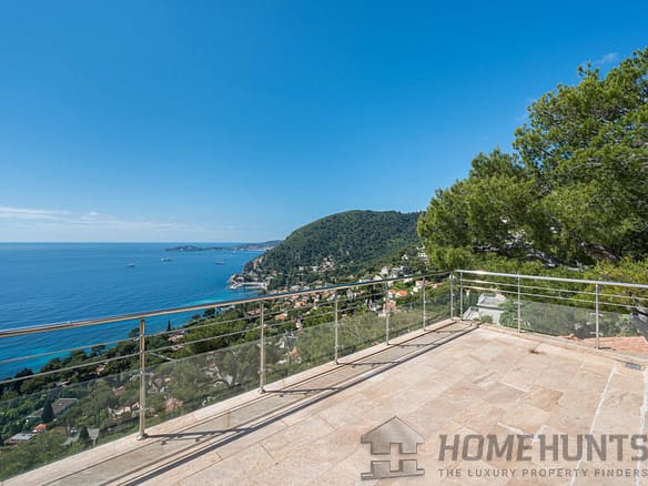 3 Bedroom Villa/House in Eze 3
