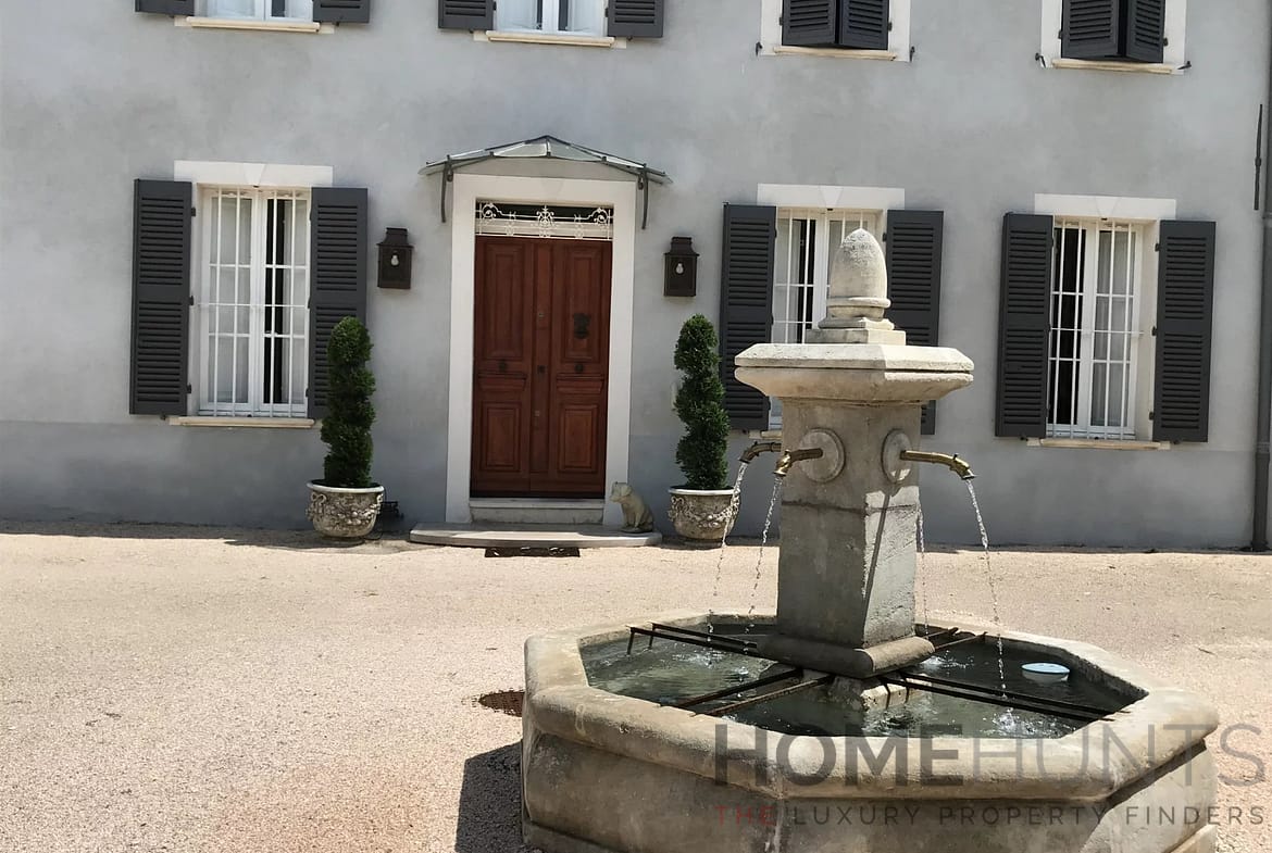 Villa/House For Sale in Toulon HH15027884