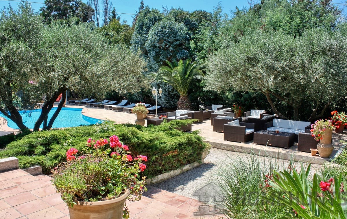 Villa/House For Sale in Grimaud 5