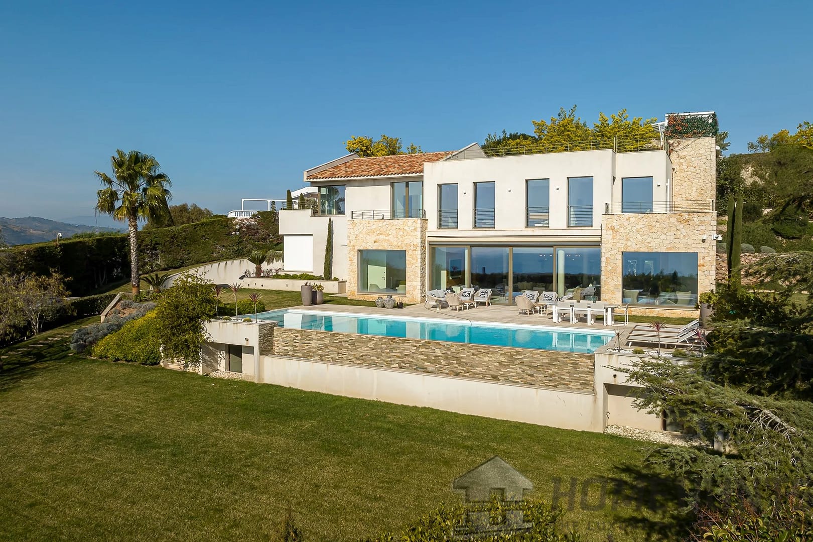 Villa/House For Sale in Cannes 31