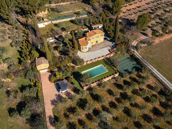 4 Bedroom Villa/House in Aix En Provence 10