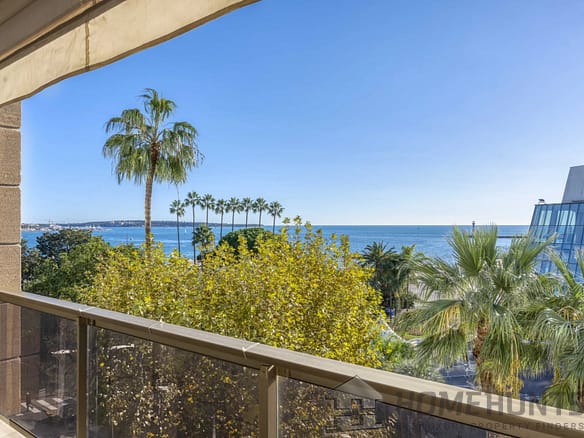 2 Bedroom Apartment in Cannes 4