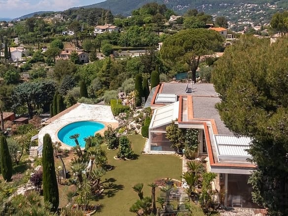 Villa/House For Sale in Chateauneuf Grasse 16