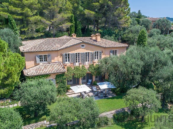 Castle/Estates For Sale in Chateauneuf Grasse 2