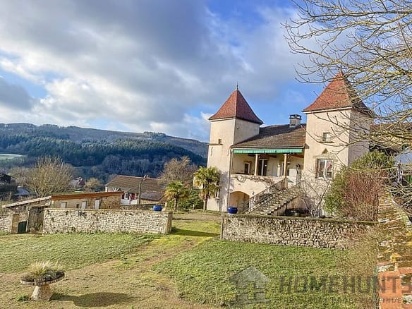Castle/Estates For Sale in Bourgvilain 6