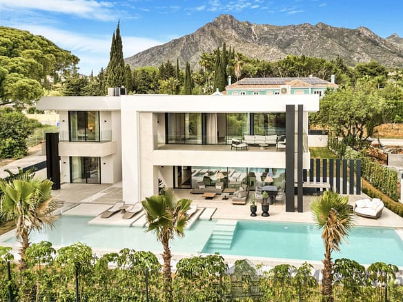 5 Bedroom Villa/House in The Golden Mile 14