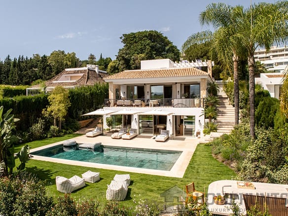 Villa/House For Sale in Nueva Andalucía 3