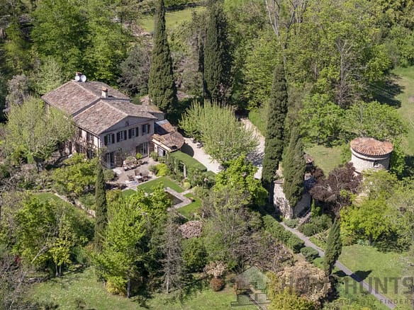 Villa/House For Sale in Mouans Sartoux 2