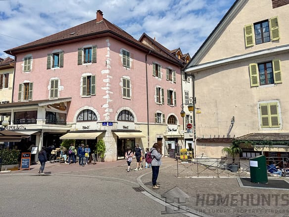 4 Bedroom Apartment in Annecy 16