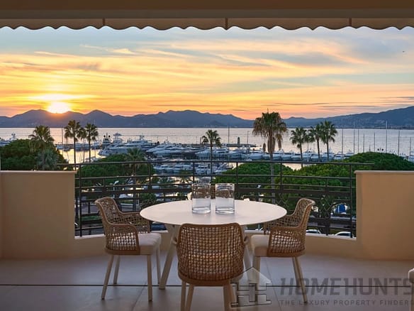 2 Bedroom Apartment in Cannes 8