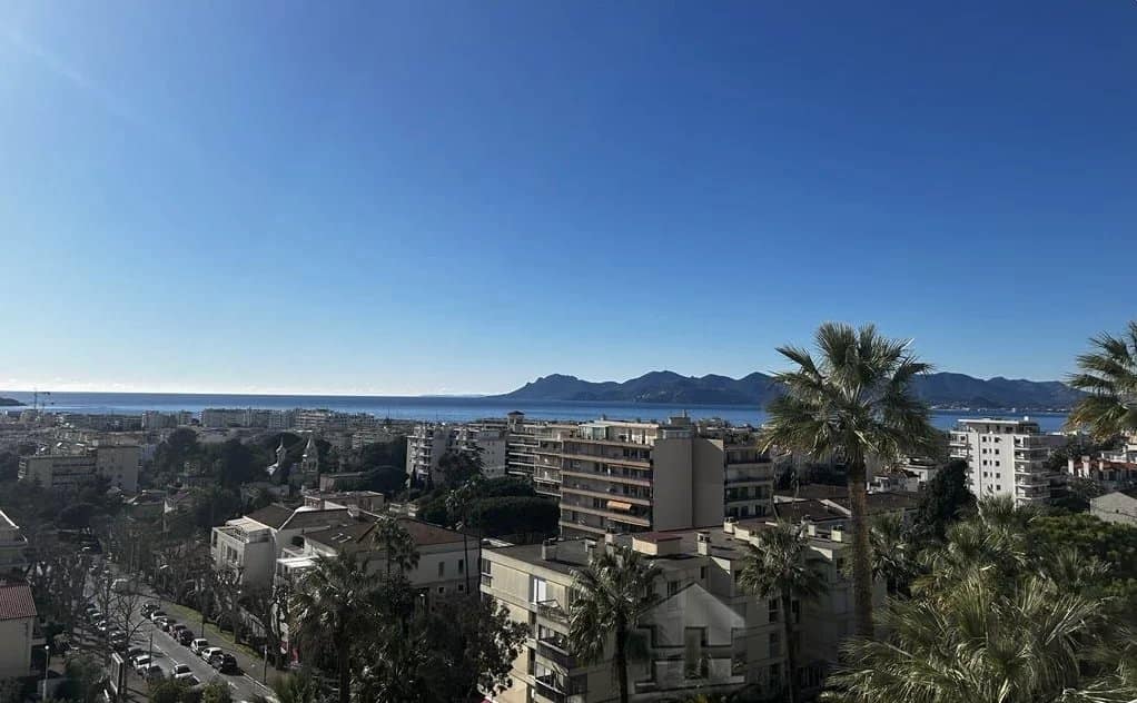 2 Bedroom Apartment in Cannes 14
