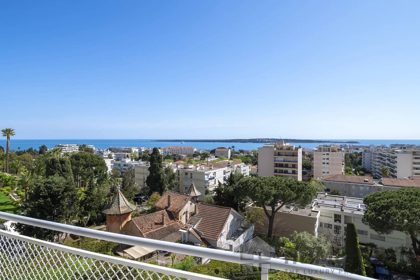 2 Bedroom Apartment in Cannes 3