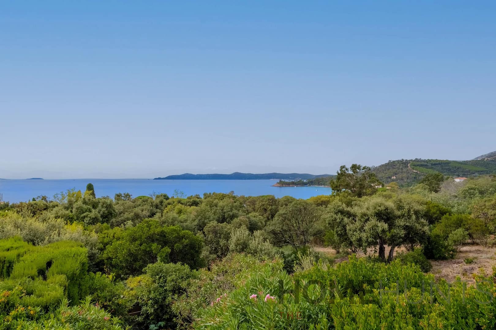 Villa/House For Sale in Le Lavandou HH15366032