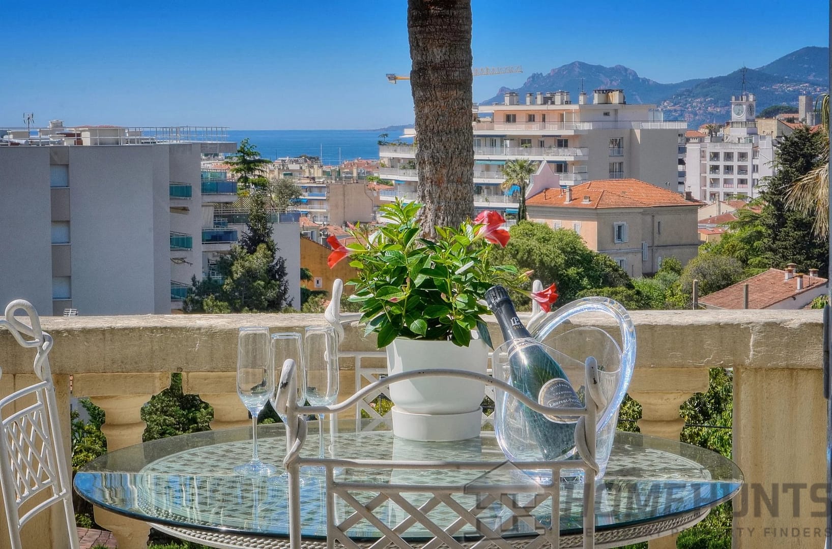 2 Bedroom Apartment in Cannes 11