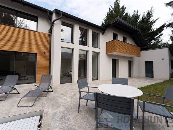 5 Bedroom Villa/House in Annecy Le Vieux 8
