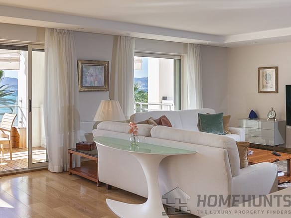 2 Bedroom Apartment in Cannes 6