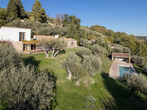 4 Bedroom Villa/House in Chateauneuf Grasse 26