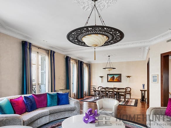 5 Bedroom Apartment in Paris 8th (Golden Triangle - Parc Monceau) 10