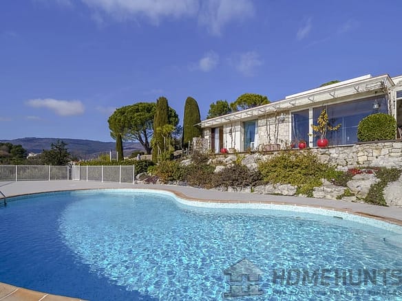 5 Bedroom Villa/House in Chateauneuf Grasse 26
