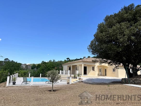 5 Bedroom Villa/House in Chateauvert 6