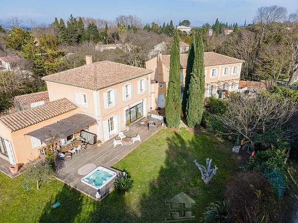 8 Bedroom Villa/House in St Remy De Provence 24