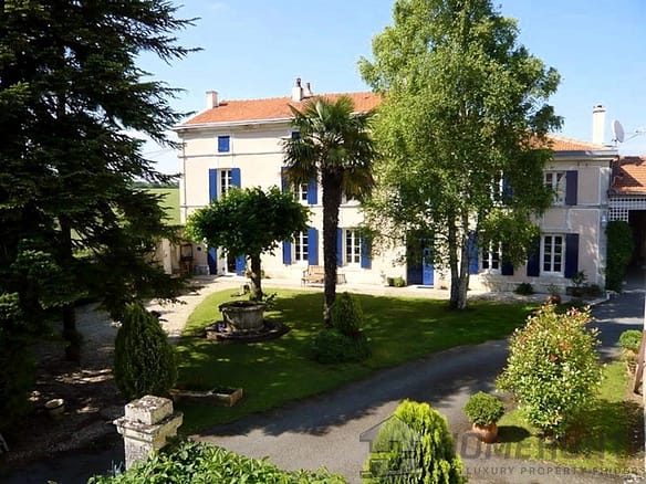 15 Bedroom Villa/House in Aulnay 26