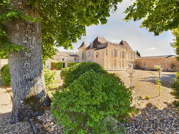 10 Bedroom Castle/Estates in Bergerac 8