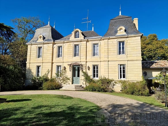 7 Bedroom Castle/Estates in Sauveterre De Guyenne 10