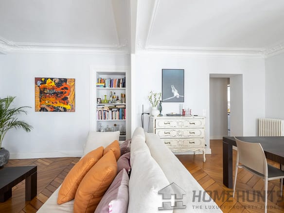 2 Bedroom Apartment in Paris 8th (Golden Triangle - Parc Monceau) 14