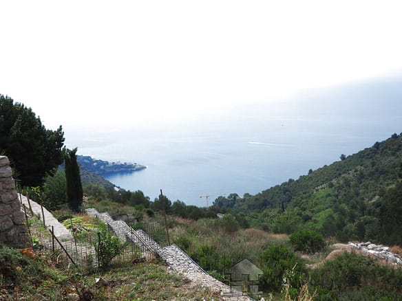 Land in Eze 10