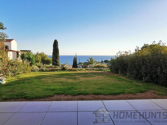 2 Bedroom Apartment in Cassis 4