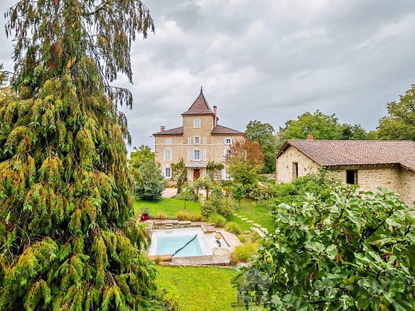 Castle/Estates For Sale in Bourg-en-bresse 24