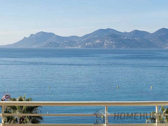 4 Bedroom Apartment in Cannes 24