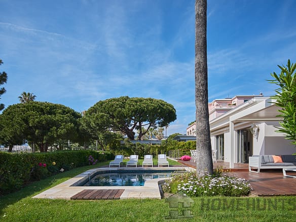 5 Bedroom Villa/House in Cannes 36