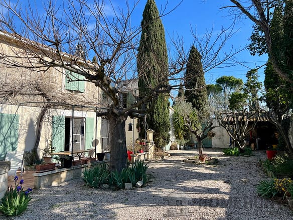 4 Bedroom Villa/House in Arles 4
