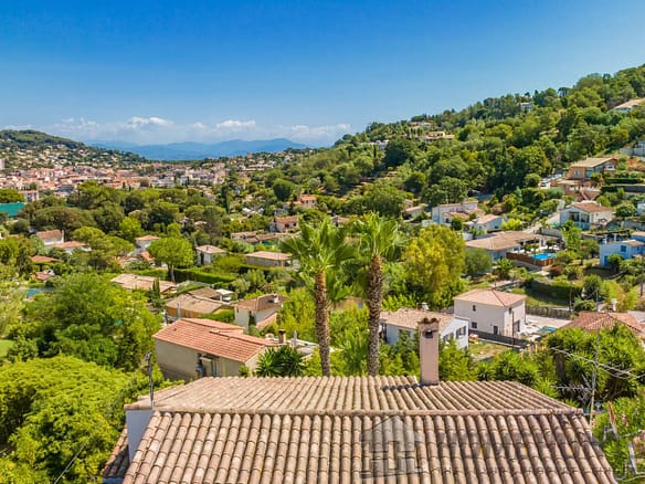 4 Bedroom Villa/House in Cannes 42