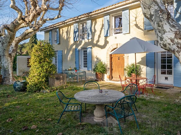8 Bedroom Villa/House in Aix En Provence 4