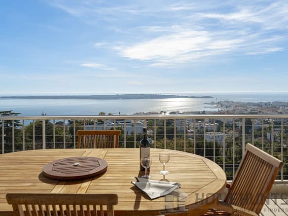 3 Bedroom Apartment in Cannes 28