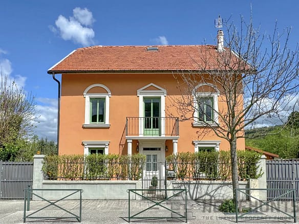 8 Bedroom Villa/House in Aix Les Bains 12