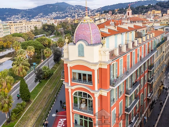 3 Bedroom Apartment in Nice - City 4