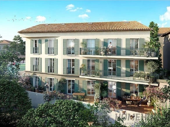 2 Bedroom Apartment in Saint Tropez 8