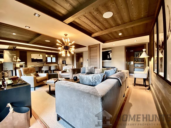 3 Bedroom Apartment in Courchevel 32