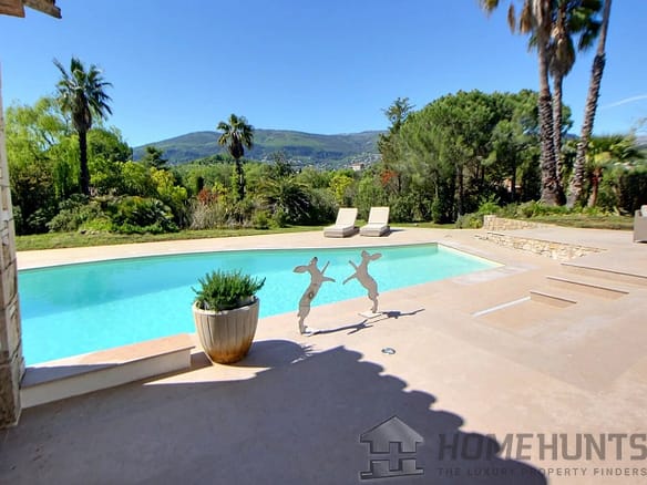 Villa/House For Sale in Chateauneuf Grasse 14