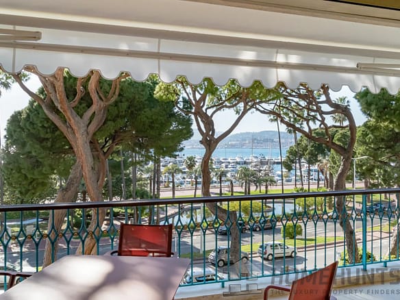 3 Bedroom Apartment in Cannes 12