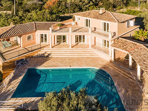 5 Bedroom Villa/House in Toulon 30