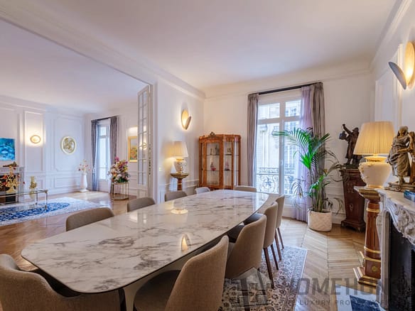 4 Bedroom Apartment in Paris 8th (Golden Triangle - Parc Monceau) 22