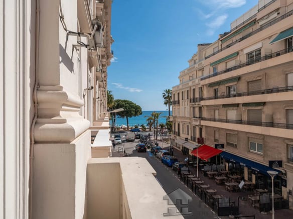 3 Bedroom Apartment in Cannes 14