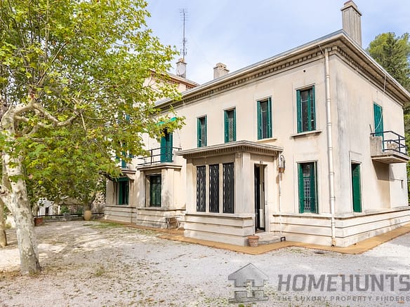 Villa/House For Sale in Marseille 4