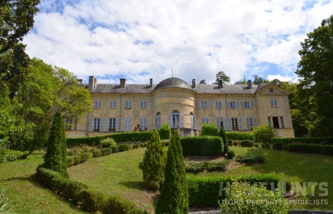 Luxury Chateau in Périgord on nine hectares of land